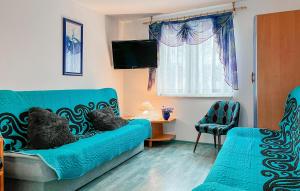 Χώρος καθιστικού στο Awesome Apartment In Dziwnów With Wifi