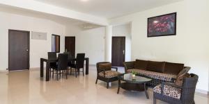 Een zitgedeelte bij Hotel Xec Residency