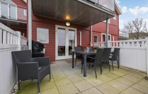 Μπαλκόνι ή βεράντα στο 2 Bedroom Awesome Home In Hadsund +9 φωτογραφίες