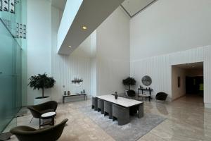 El área de trabajo o centro de convenciones de Royal 4BR Burj Khalifa View Dubai Mall 110 fotos más