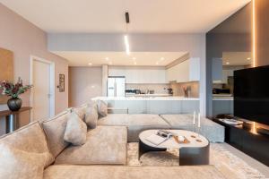 Un lugar para sentarse en Royal 4BR Burj Khalifa View Dubai Mall