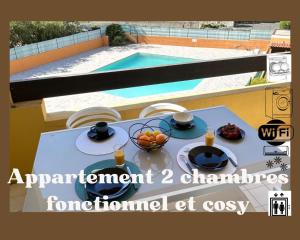 المسبح في CAP AU CAP - T3 avec Clim WIFI Vue piscine proximité plage Richelieu أو بالجوار