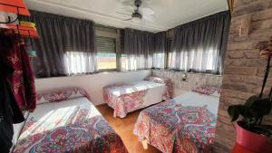 Posteľ alebo postele v izbe v ubytovaní Attic Terrace BCN, Near Airport & Cruise Port