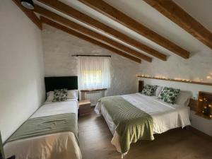 Ένα ή περισσότερα κρεβάτια σε δωμάτιο στο Casa Rural alquiler Cantabria