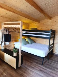 Ένα ή περισσότερα κρεβάτια σε δωμάτιο στο Camping Arribes del Duero