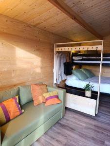 Ένα ή περισσότερα κρεβάτια σε δωμάτιο στο Camping Arribes del Duero