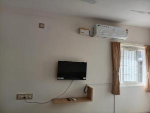 TV/trung tâm giải trí tại Sri Annapoorna Luxury Apartment - Serviced Apartment