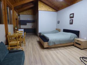 Ліжко або ліжка в номері Apartmány za Plotem