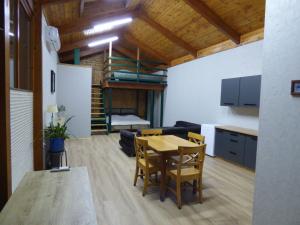 Телевізор і / або розважальний центр в Apartmány za Plotem