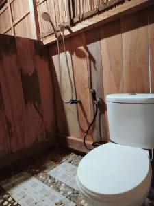 Un baño de Kafdarun Homestay