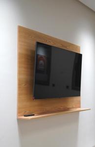 TV a/nebo společenská místnost v ubytování Suites El Ghailani