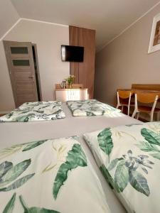 Łóżko lub łóżka w pokoju w obiekcie Pensjonat Zatoka 17