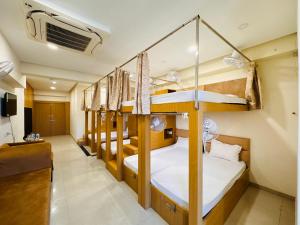 Hotel Shivlok客房内的一张或多张床位