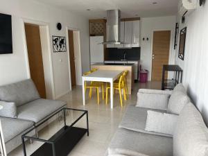 Μια τηλεόραση ή/και κέντρο ψυχαγωγίας στο Lady A Apartment