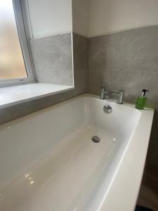 Koupelna v ubytování 1 Smithhills Sleeps 5 Central and Spacious