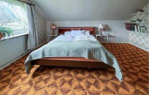 Ένα ή περισσότερα κρεβάτια σε δωμάτιο στο 4 Bedroom Gorgeous Home In Atløy +20 φωτογραφίες