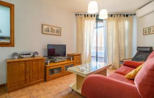Μια τηλεόραση ή/και κέντρο ψυχαγωγίας στο Amazing Apartment In Tarifa With Wifi