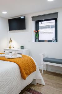 Ένα ή περισσότερα κρεβάτια σε δωμάτιο στο HostWise - Modern Flat with a Suite