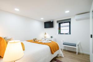 Ένα ή περισσότερα κρεβάτια σε δωμάτιο στο HostWise - Modern Flat with a Suite