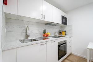 Η κουζίνα ή μικρή κουζίνα στο HostWise - Modern Flat with a Suite +62 φωτογραφίες