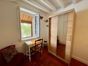 a room with a table and a window and a chair at Sologne des étangs - Bontens in Saint-Viâtre