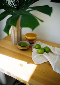 a table with a plant and a bowl of limes on it at Golden Suite Plaza in Corralejo