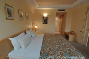 Postel nebo postele na pokoji v ubytování Hôtel Wassim