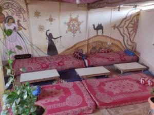 Posezení v ubytování Peace & Love Hostel Jaisalmer