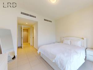 Postel nebo postele na pokoji v ubytování Spacious 2BR Apartment in Emaar South