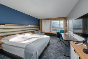 Mövenpick Hotel Lausanne客房内的一张或多张床位
