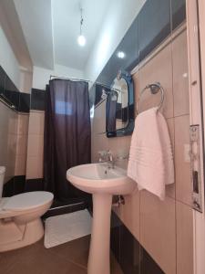 Ένα μπάνιο στο Let Rooms Lukova +44 φωτογραφίες