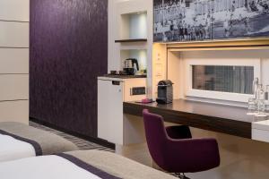 Mövenpick Hotel Lausanne的厨房或小厨房