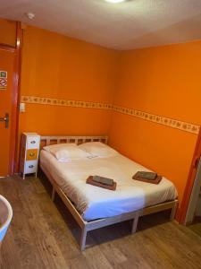 Postel nebo postele na pokoji v ubytování L'Hôtel du Mouton blanc