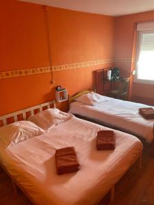 Postel nebo postele na pokoji v ubytování L'Hôtel du Mouton blanc