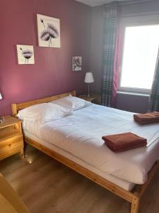 Postel nebo postele na pokoji v ubytování L'Hôtel du Mouton blanc