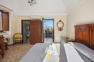 Postel nebo postele na pokoji v ubytování Il Casale Del Sole Montechiaro