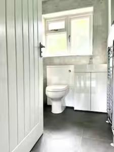 Ένα μπάνιο στο Tranquil Woodcrest Retreat