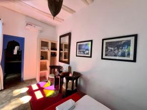 Ένα ή περισσότερα κρεβάτια σε δωμάτιο στο Riad Chameleon