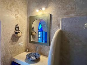 Ένα μπάνιο στο Riad Chameleon
