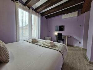 Postel nebo postele na pokoji v ubytování Feeling Home - Suites&Rooms
