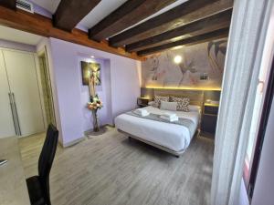 Postel nebo postele na pokoji v ubytování Feeling Home - Suites&Rooms
