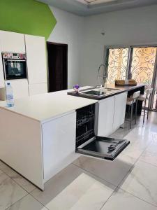 Fotografie z fotogalerie ubytování NÉFERTITi v destinaci Yaoundé + 9 fotografií