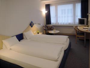Postel nebo postele na pokoji v ubytování Hotel Blumenstein Self-Check In