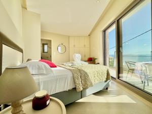 Katil atau katil-katil dalam bilik di Beach Villa Smile with private pool by DadoVillas +34 gambar