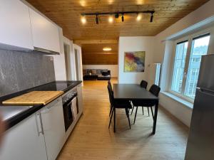 Kuchyň nebo kuchyňský kout v ubytování BigTop-Appartement in Wald