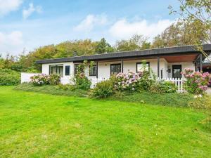 Zahrada ubytování 8 person holiday home in Struer-By Traum