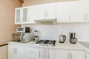 Una cocina o zona de cocina en GRM1601 Modern 1 BDR with skyline views from Miraflores