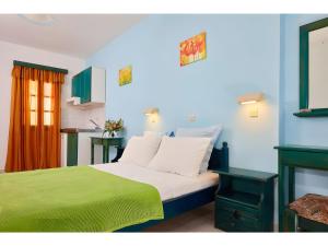 Postel nebo postele na pokoji v ubytování Hotel Glaros Karpathos