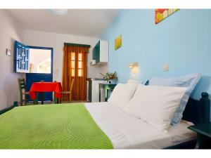 Postel nebo postele na pokoji v ubytování Hotel Glaros Karpathos