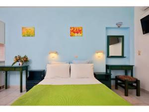 Postel nebo postele na pokoji v ubytování Hotel Glaros Karpathos